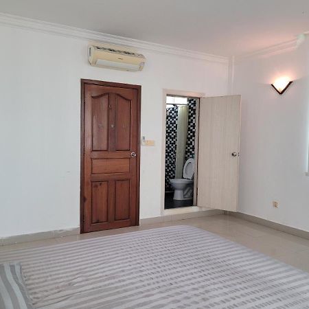 Yana House Phnom Penh Hotel Buitenkant foto