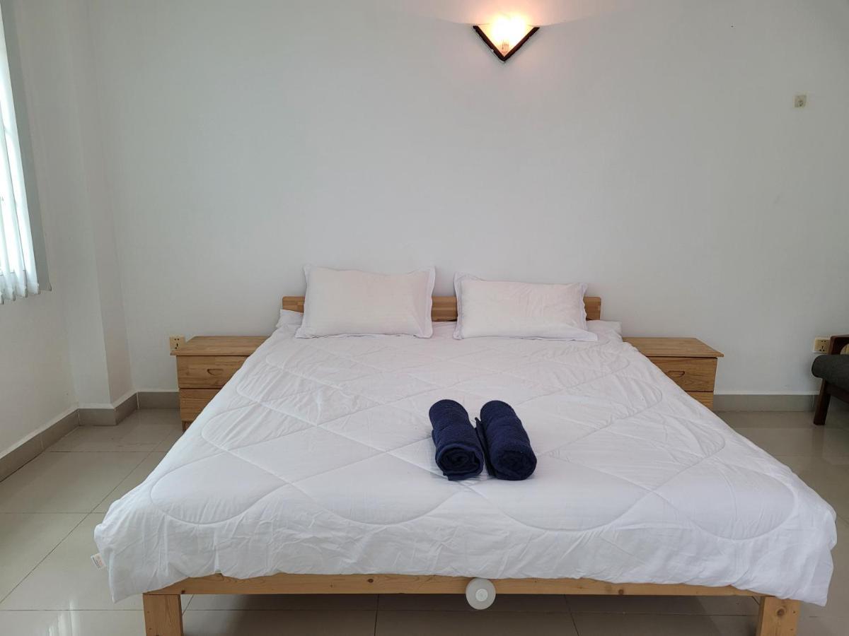 Yana House Phnom Penh Hotel Buitenkant foto