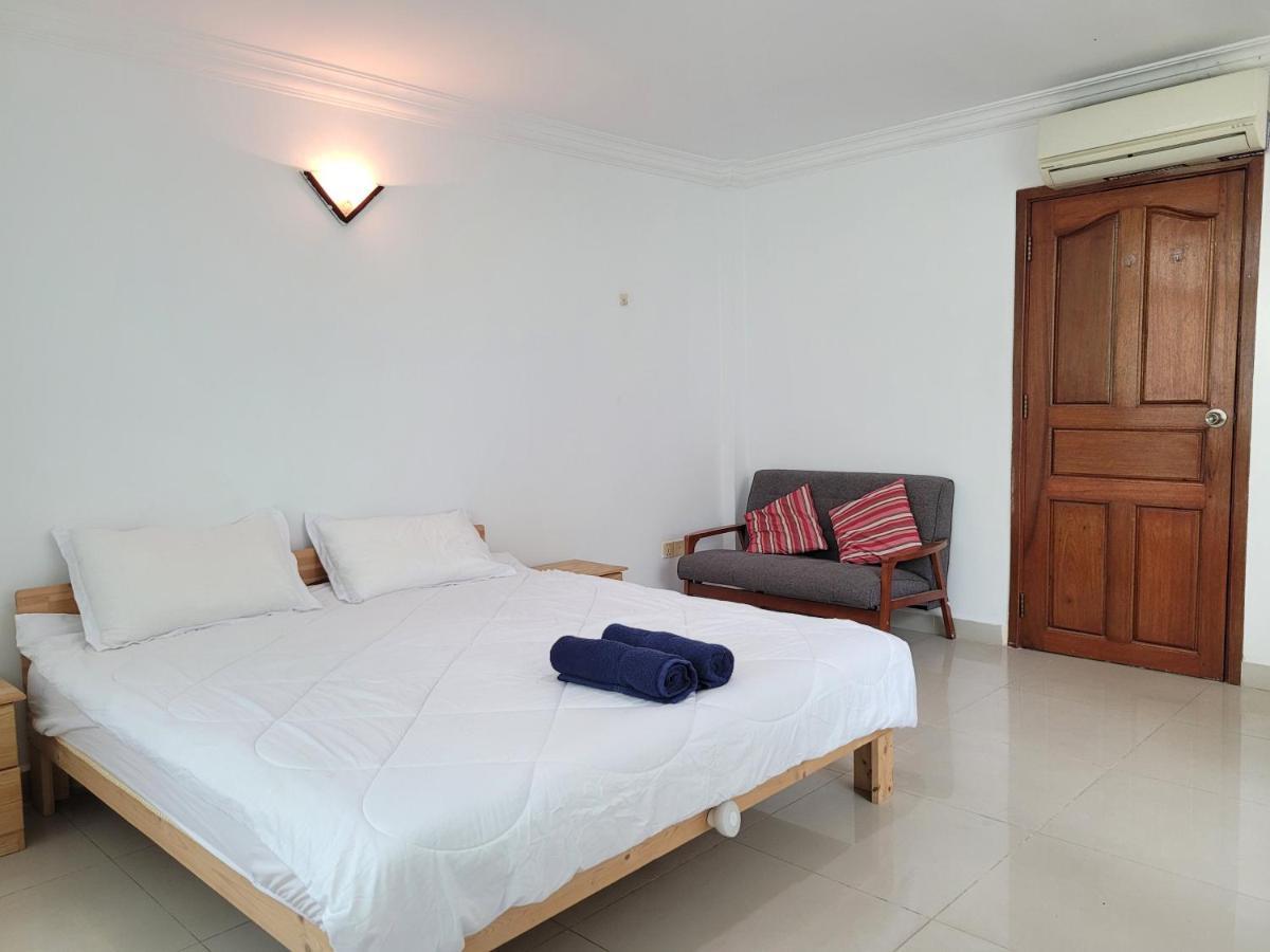Yana House Phnom Penh Hotel Buitenkant foto