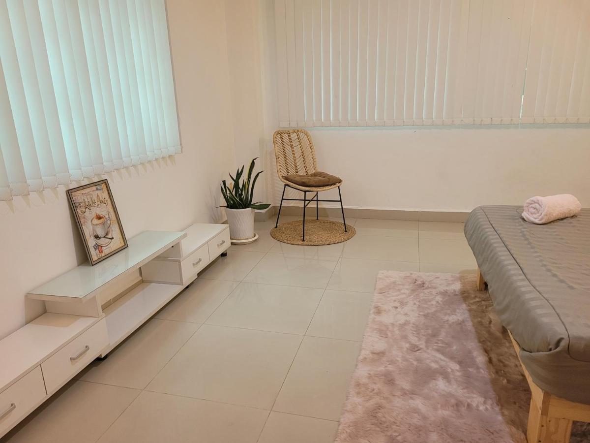 Yana House Phnom Penh Hotel Buitenkant foto