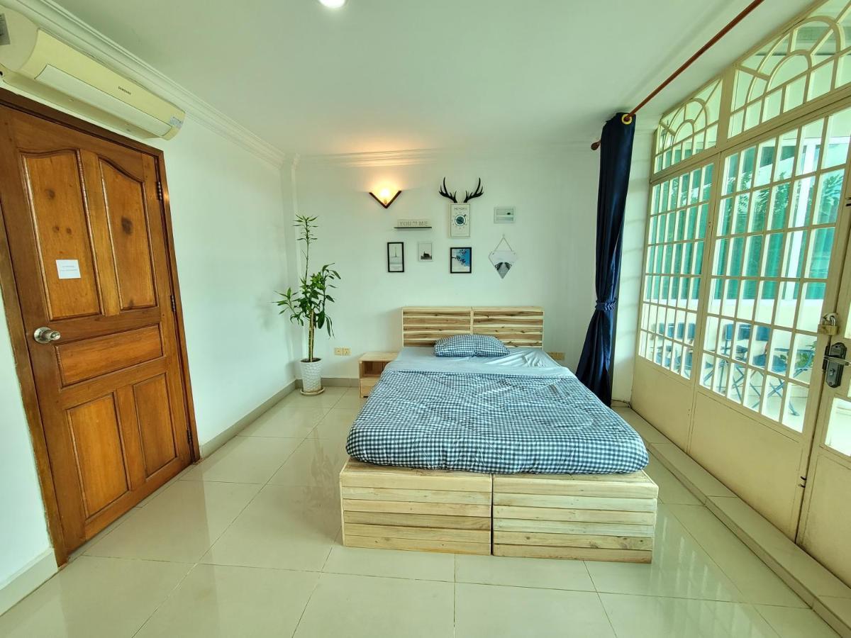 Yana House Phnom Penh Hotel Buitenkant foto