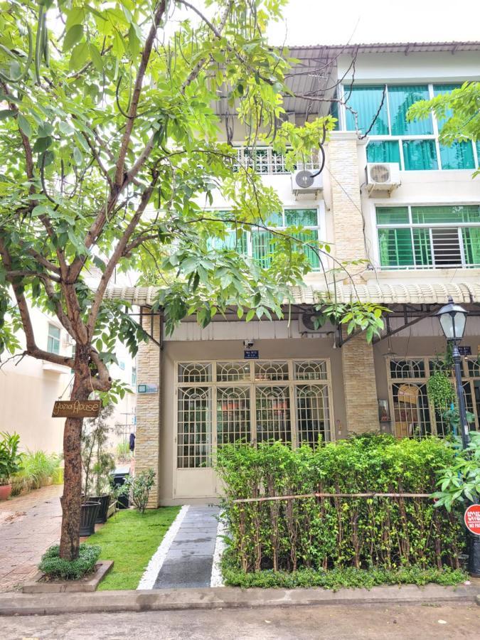 Yana House Phnom Penh Hotel Buitenkant foto