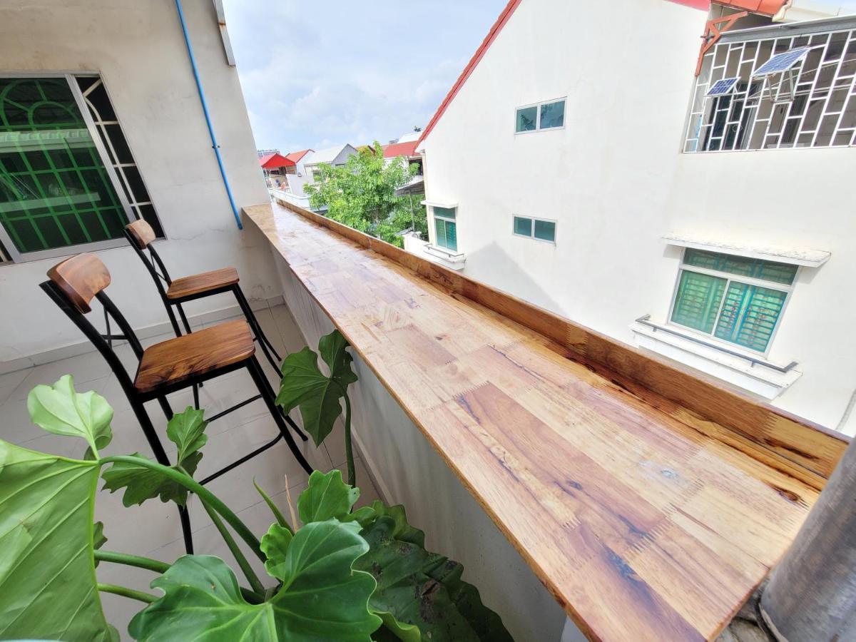 Yana House Phnom Penh Hotel Buitenkant foto