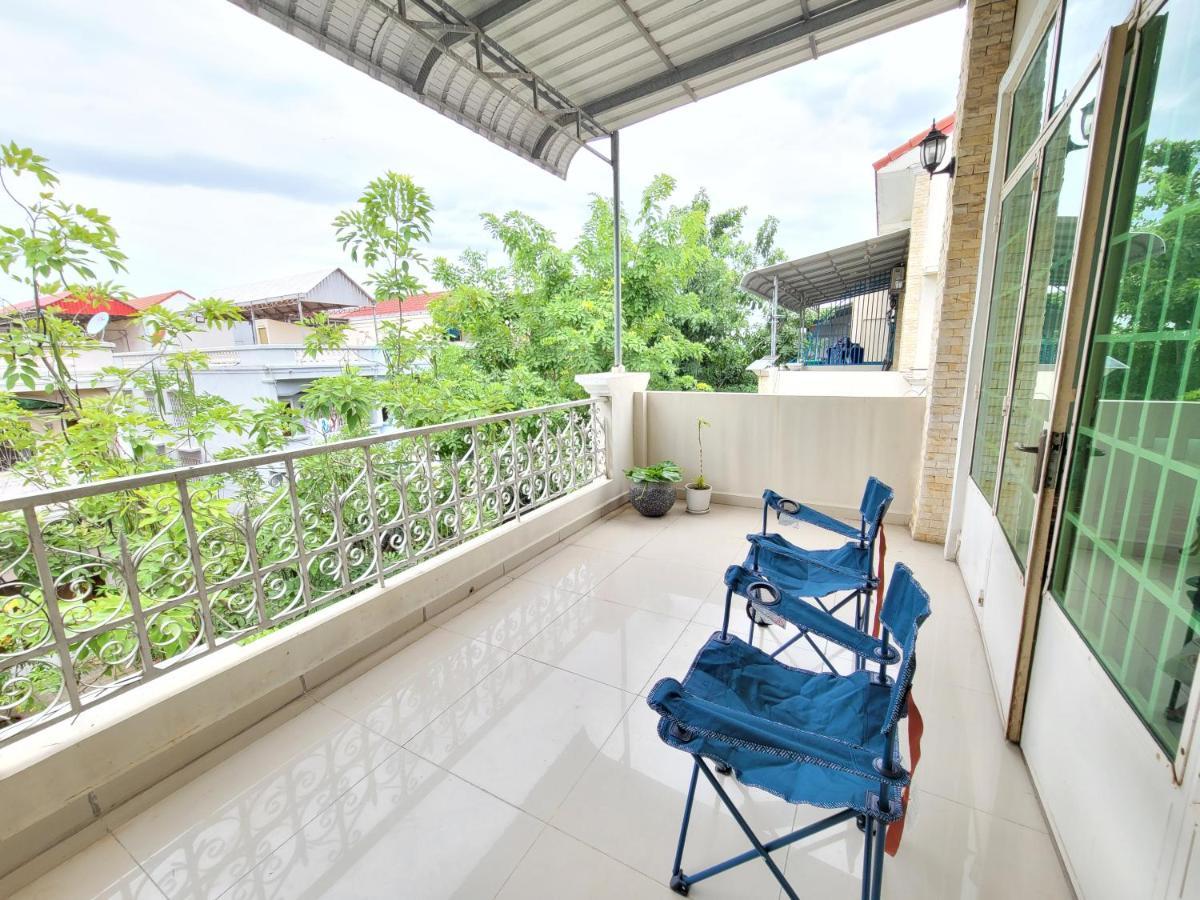 Yana House Phnom Penh Hotel Buitenkant foto
