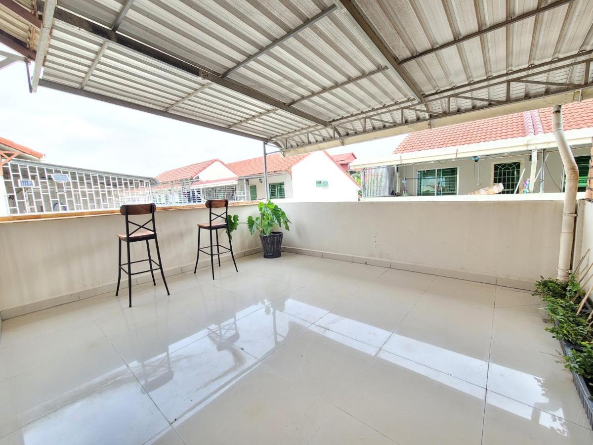 Yana House Phnom Penh Hotel Buitenkant foto